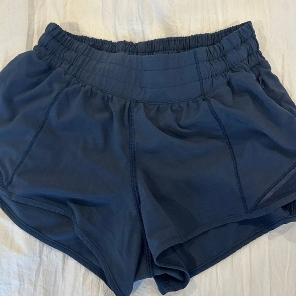 LULULEMON HOTTY HOT SHORTS - Picture 2 of 4